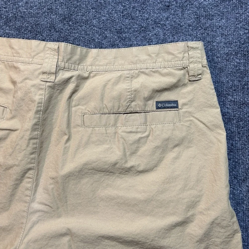 Columbia Mens Size 38 X 10 tan/khaki Chino Shorts